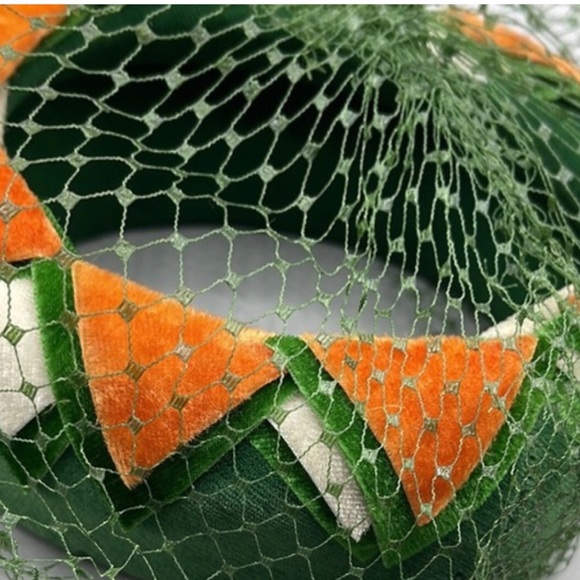*Vintage 1950’s/60s green and orange velvet hat with netting - Picture 5 of 6